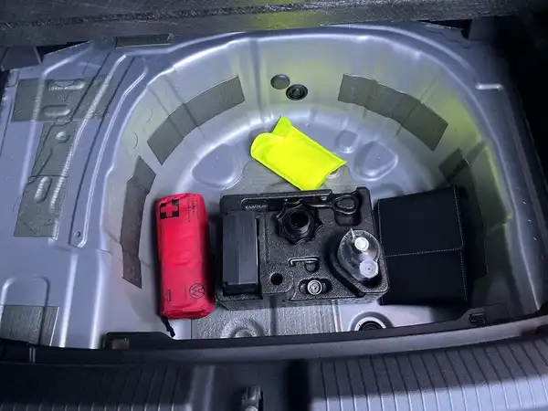 VW POLO (14/16)