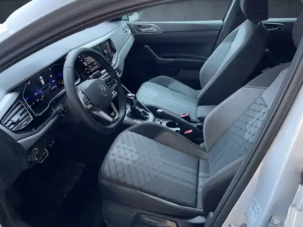 VW POLO (9/16)