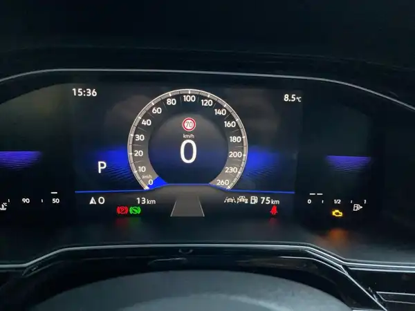 VW POLO (10/16)