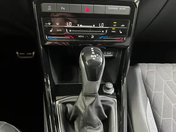 VW T-CROSS (12/16)