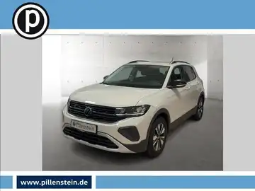 Das Bild zeigt einen weißen VW T-CROSS aus der Frontansicht. Es ist ein Fahrzeugbild mit dem Händlerlogo im oberen Bereich und markanten Texteinblendungen.