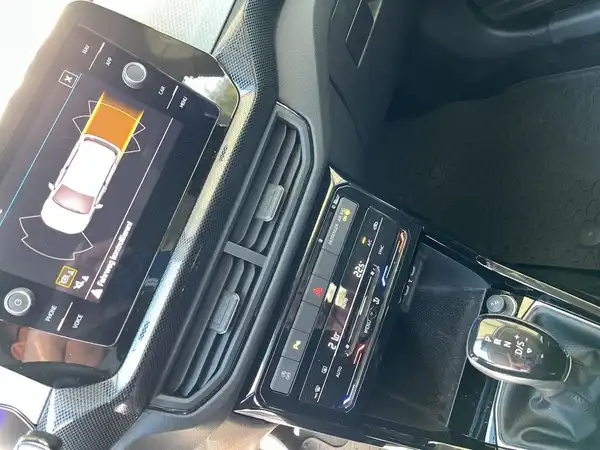 VW T-CROSS (15/16)