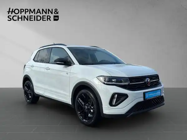 Das Bild zeigt einen VW T-CROSS in weißer Farbe, aufgenommen von der Seite. Das Händlerinformation ist sichtbar.