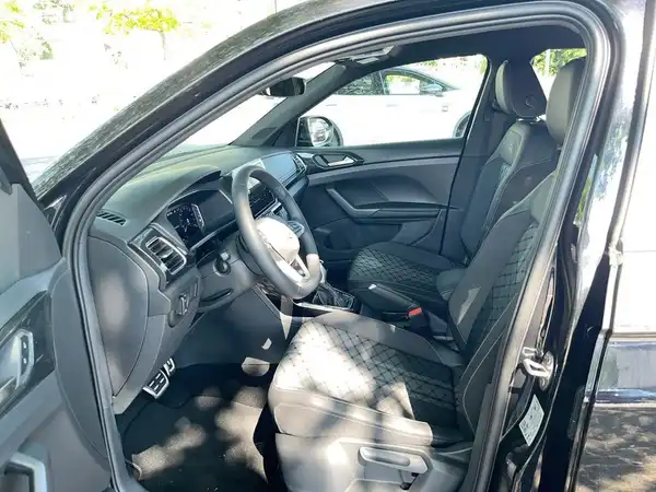 VW T-CROSS (9/15)