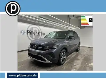 Das Bild zeigt einen grauen VW T-CROSS aus der Frontansicht. Im Hintergrund ist das Händlerlogo von Pillenstein zu sehen und es gibt markante Texteinblendungen.