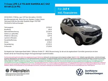 Das Bild zeigt einen weißen VW T-Cross von der Seite. Das Händlermarkenzeichen ist eingeblendet.