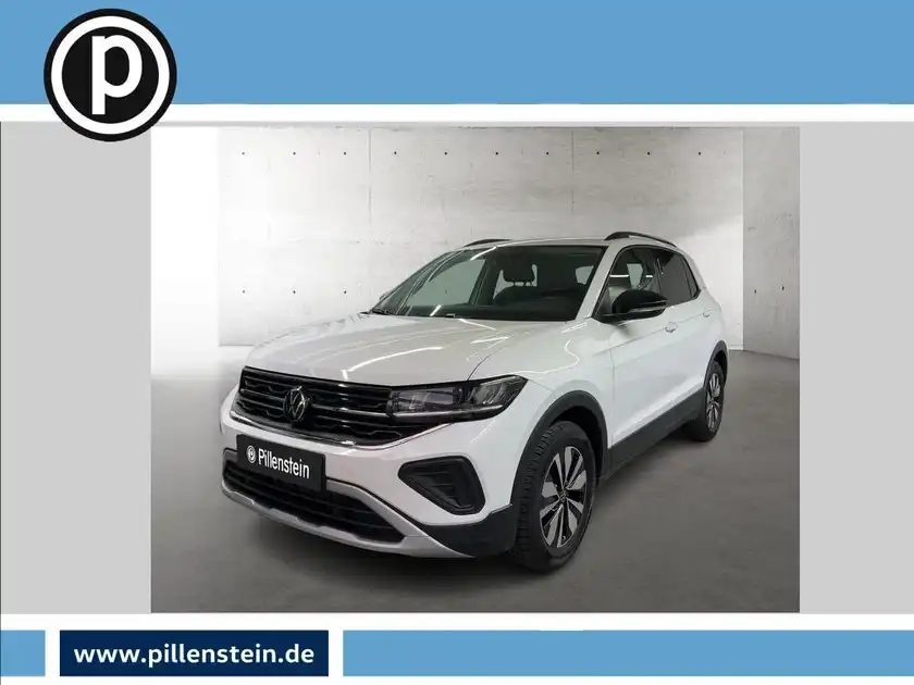 Das Bild zeigt einen weißen VW T-CROSS von der Seite, mit einem Händlerlogo im oberen linken Bereich und einer markanten Texteinblendung für die Webseite www.pillenstein.de.