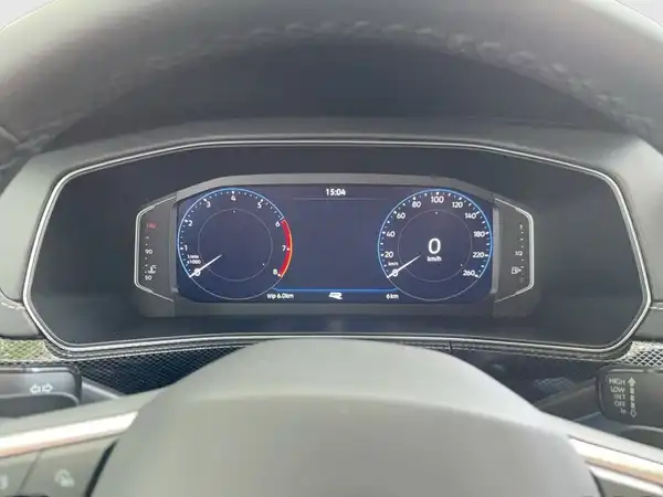 VW T-CROSS (10/16)