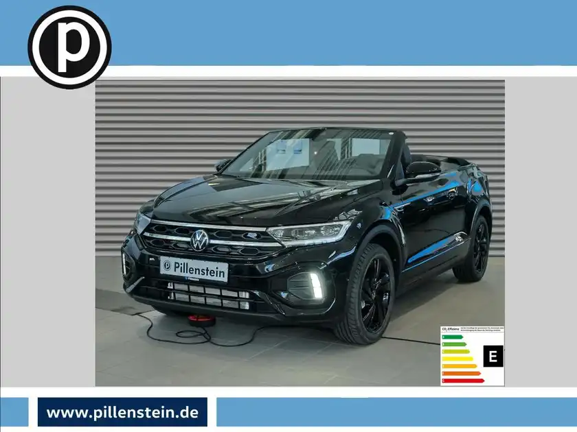 Das Bild zeigt einen schwarzen VW T-ROC CABRIOLET aus der Frontansicht. Das Händlerlelogo ist sichtbar und es gibt markante Textanmerkungen auf dem Bild.