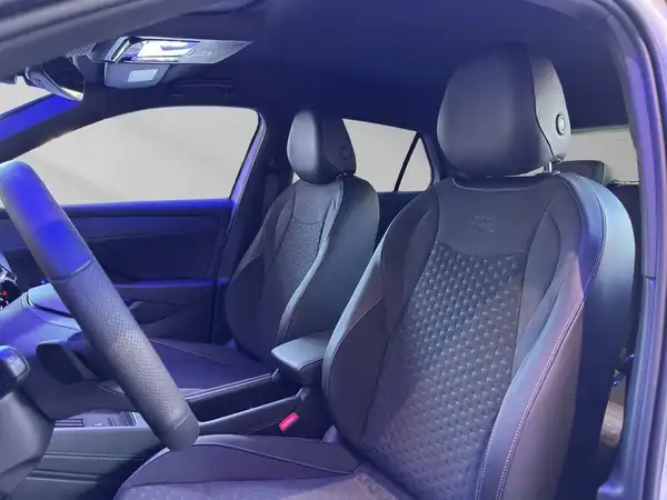 VW T-ROC (10/16)