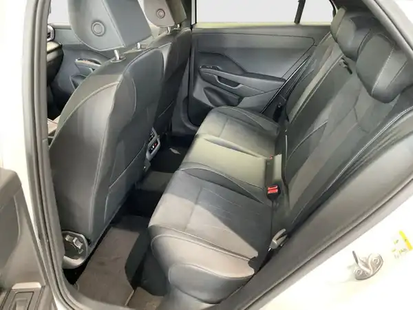 VW T-ROC (10/16)