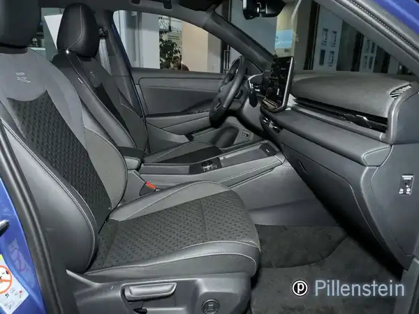 VW T-ROC (4/12)