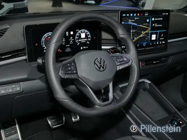 VW T-ROC (6/12)