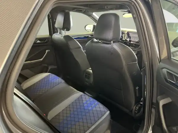 VW T-ROC (13/18)