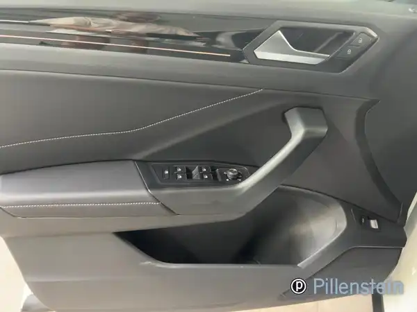 VW T-ROC (8/16)