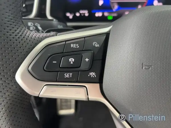 VW T-ROC (10/16)
