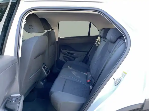 VW T-ROC (12/15)