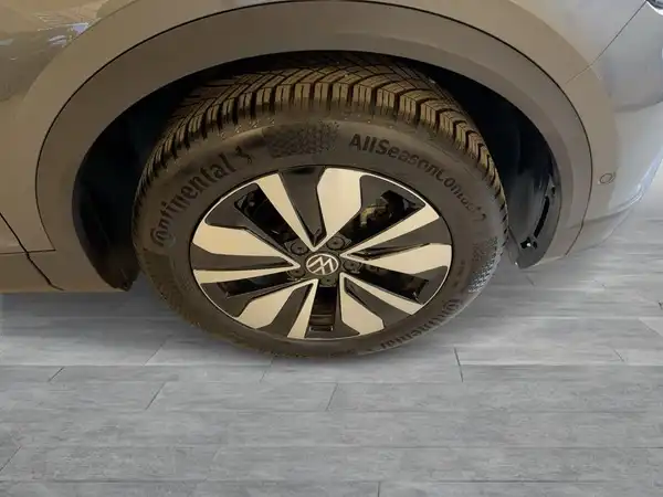 VW T-ROC (8/19)