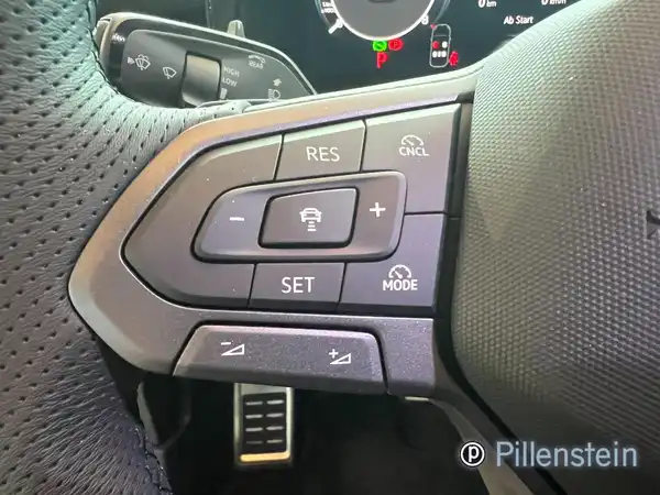 VW T-ROC (8/15)