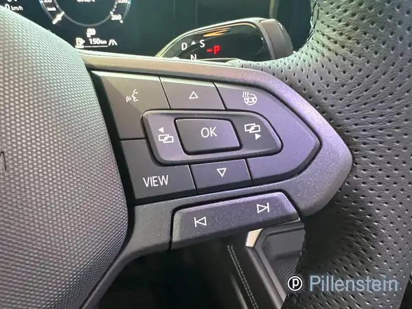 VW T-ROC (9/15)