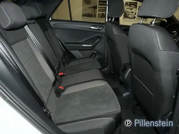 VW T-ROC (5/11)