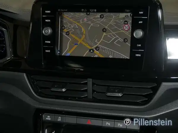 VW T-ROC (6/11)