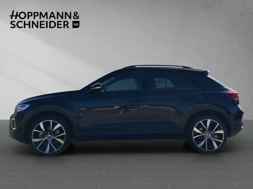 Das Bild zeigt einen VW T-ROC aus der Seitenansicht in schwarzer Farbe, mit dem Händelerlogo HOPPMANN & SCHNEIDER im oberen Bereich.