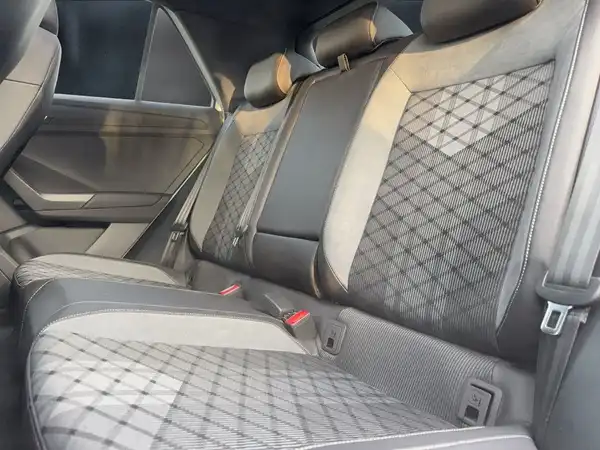 VW T-ROC (13/19)
