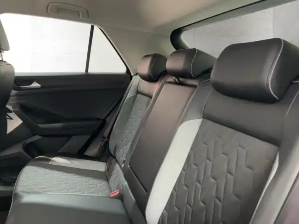 VW T-ROC (14/17)
