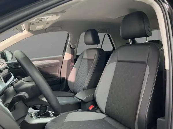 VW T-ROC (6/17)