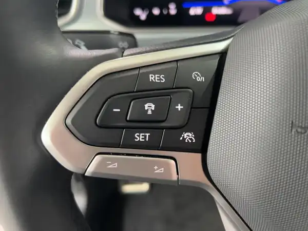 VW T-ROC (9/17)