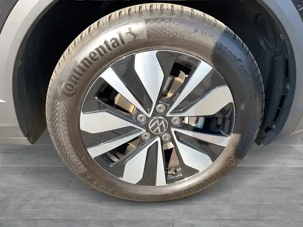 VW T-ROC (8/15)