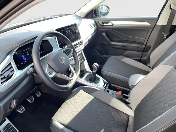 VW T-ROC (10/15)