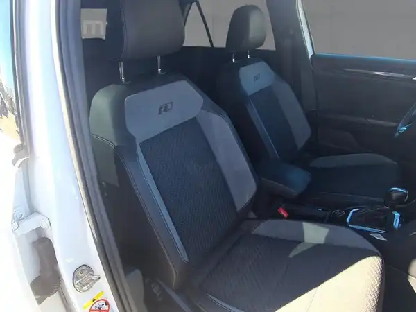 VW T-ROC (11/15)
