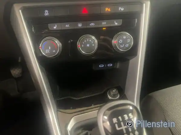 VW T-ROC (13/17)
