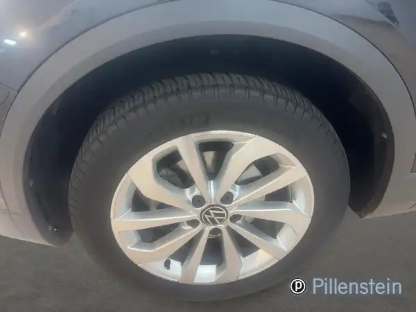 VW T-ROC (6/17)