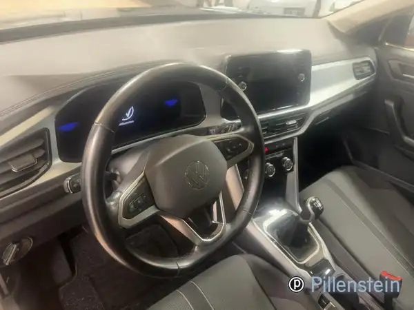 VW T-ROC (8/17)