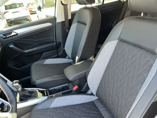 VW T-ROC (13/17)