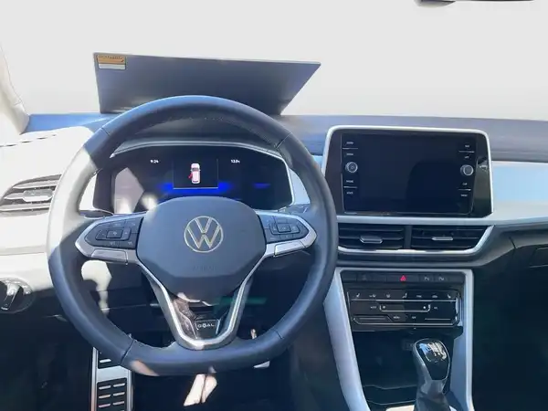 VW T-ROC (8/17)