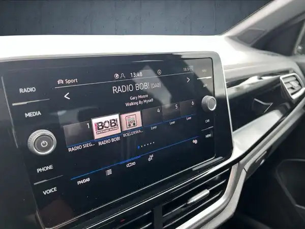 VW T-ROC (17/21)