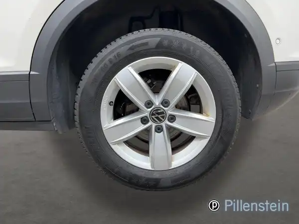 VW T-ROC (4/16)