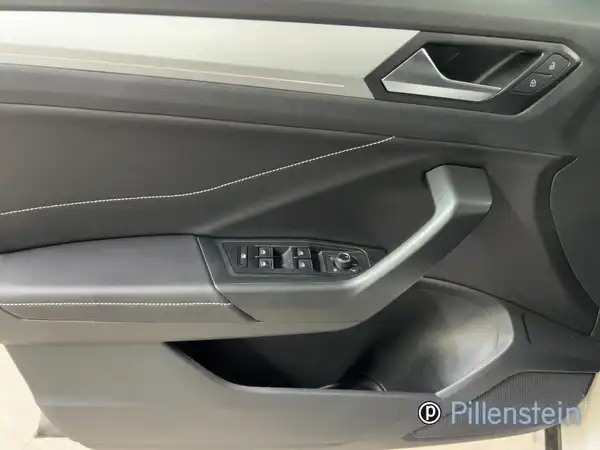 VW T-ROC (8/16)