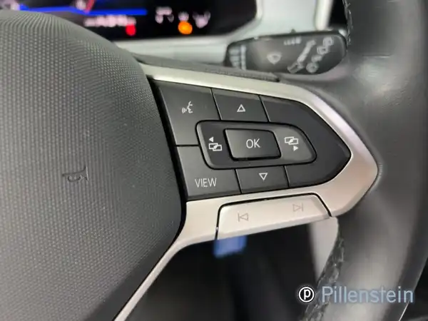 VW T-ROC (10/16)