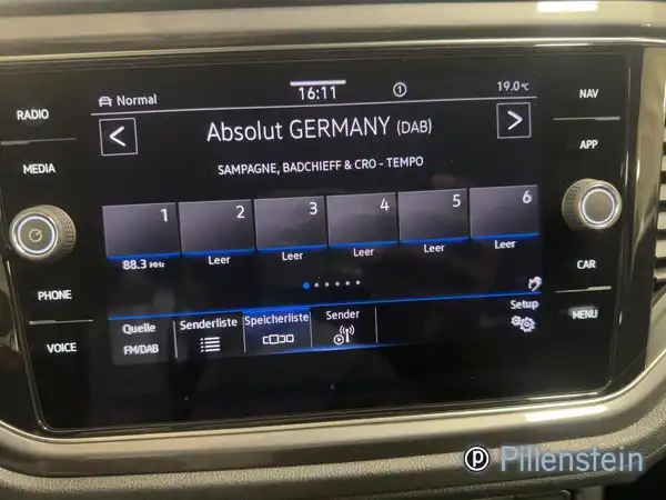 VW T-ROC (11/17)
