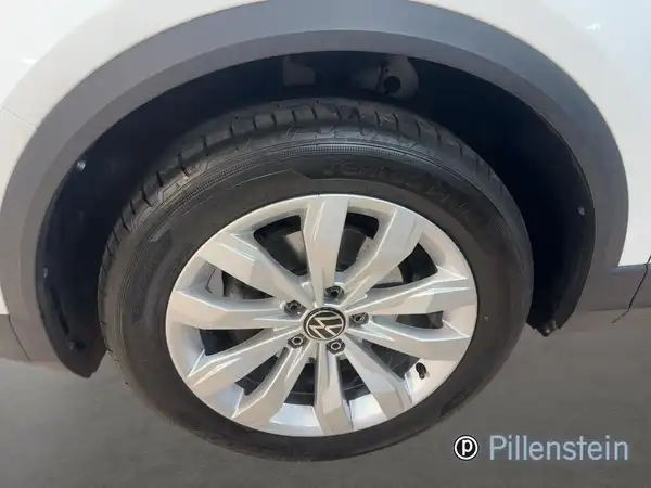 VW T-ROC (6/17)