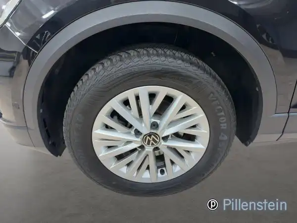 VW T-ROC (6/15)
