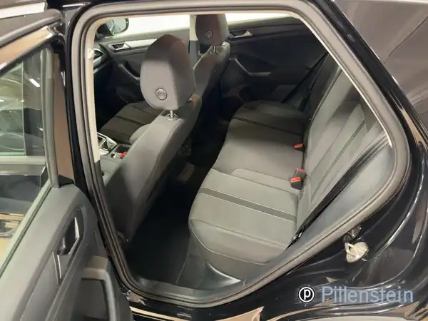 VW T-ROC (10/15)