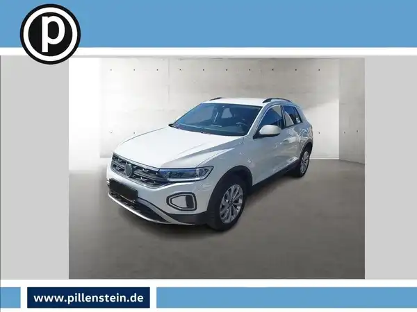 Das Bild zeigt einen weißen VW T-ROC, aufgenommen von vorne. Es enthält das Händlerlogo und ist als Fahrzeug kategorisiert.