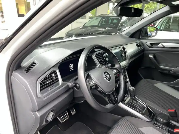 VW T-ROC (16/22)