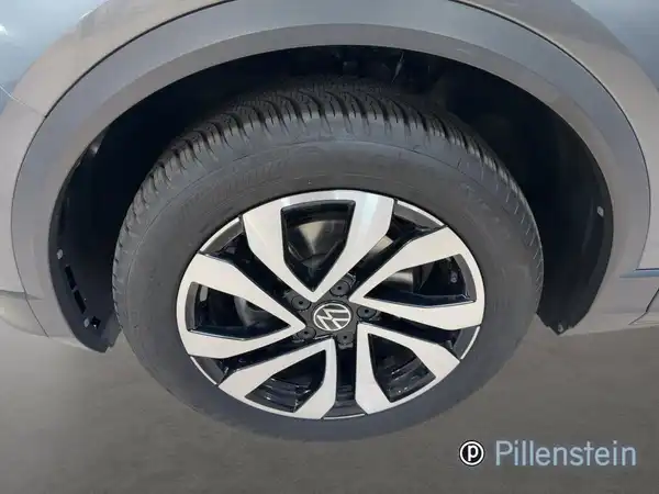VW T-ROC (6/17)